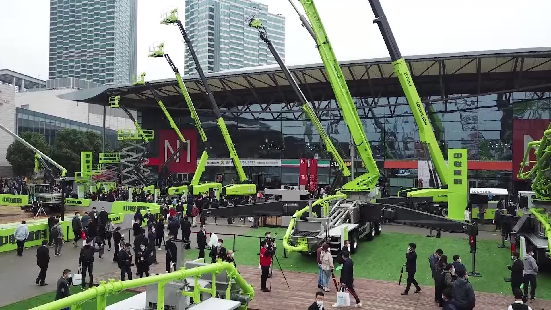 2020上海宝马展现场④中联重科首日签单超90亿元高端智能新品引关注